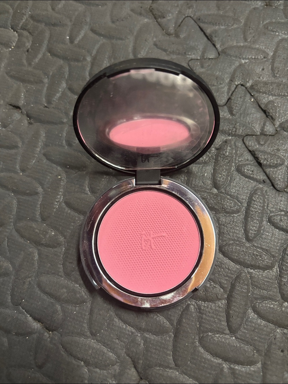 NEW it cosmetics Bye Bye Pores Blush Compact -